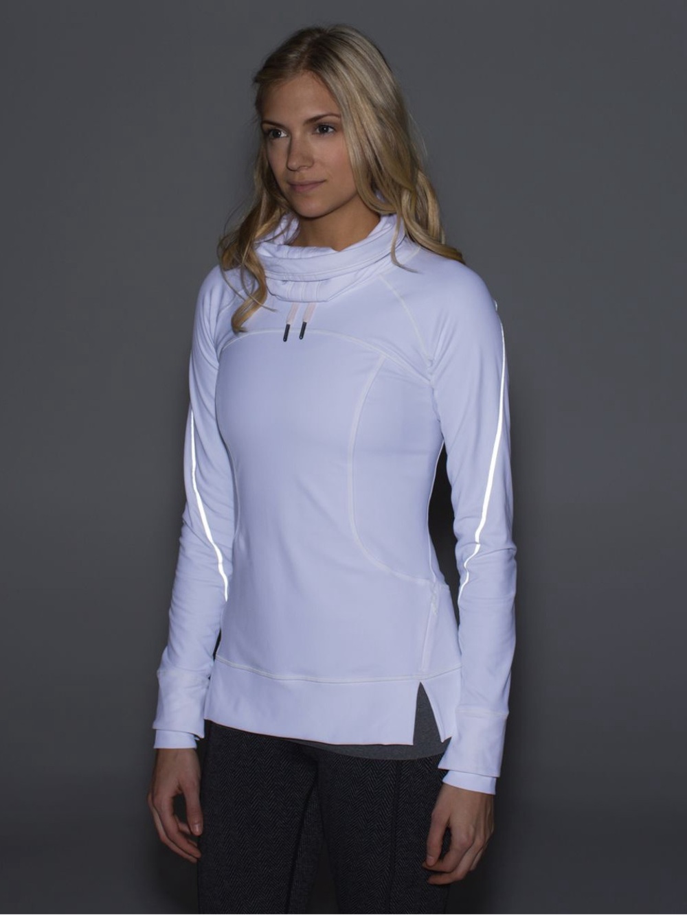 Lululemon Flurry Fighter Pullover in white size 10
